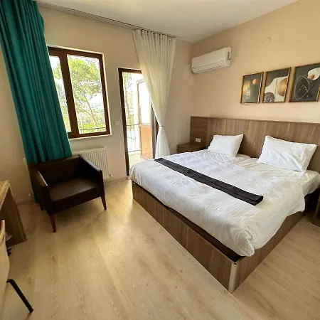 Koesk Hotel *